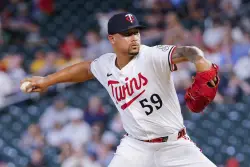 Report: Phillies acquire flame-throwing reliever Jhoan Duran from Twins