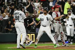 Phillies implosion vs. woeful White Sox overshadowed by major trade for Jhoan Duran